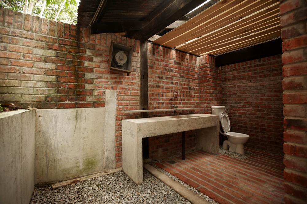 Warehouse 2 at sekeping serendah